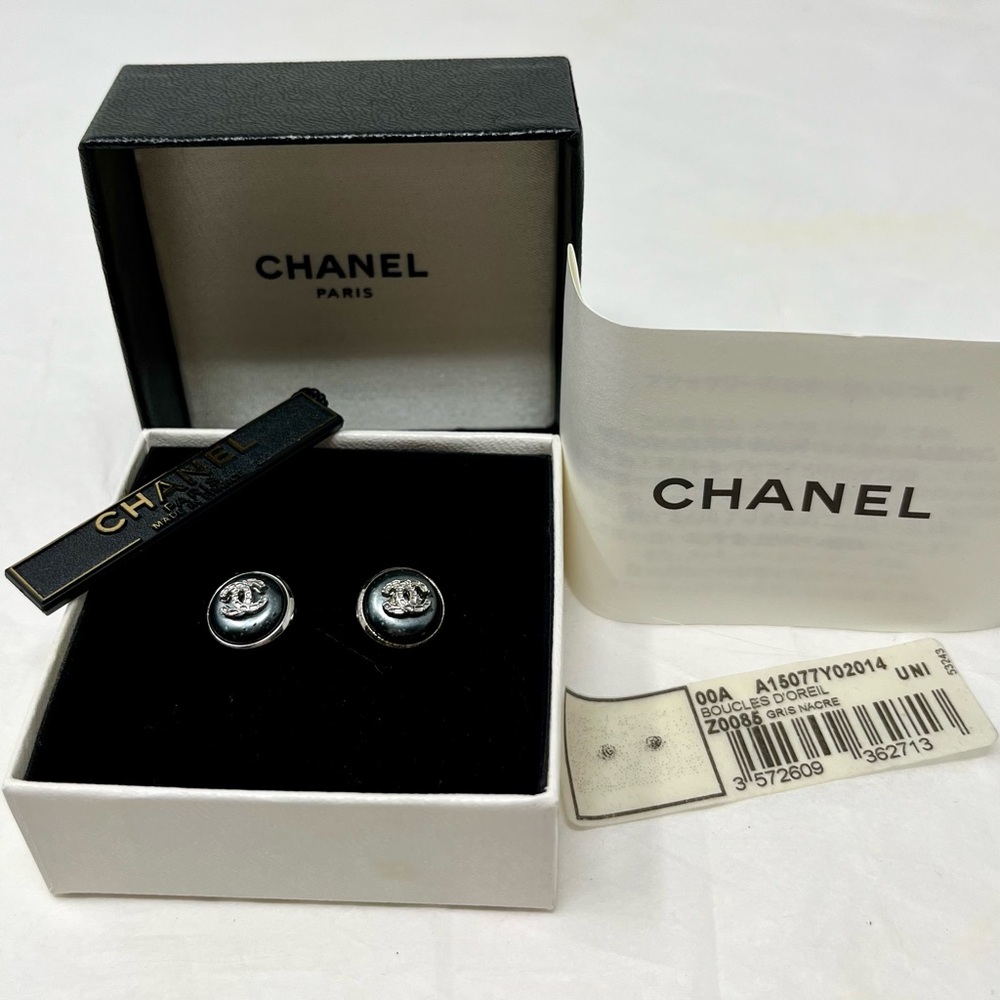 *SOLD* CHANEL Gray Nacre & Silver CC Earrings